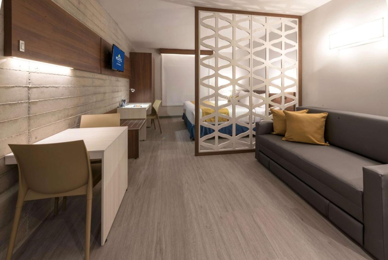 Microtel Inn & Suites By Wyndham Guadalajara Sur Palomar Exterior foto