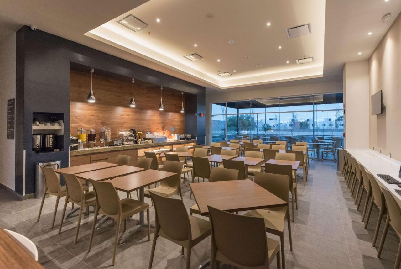 Microtel Inn & Suites By Wyndham Guadalajara Sur Palomar Exterior foto